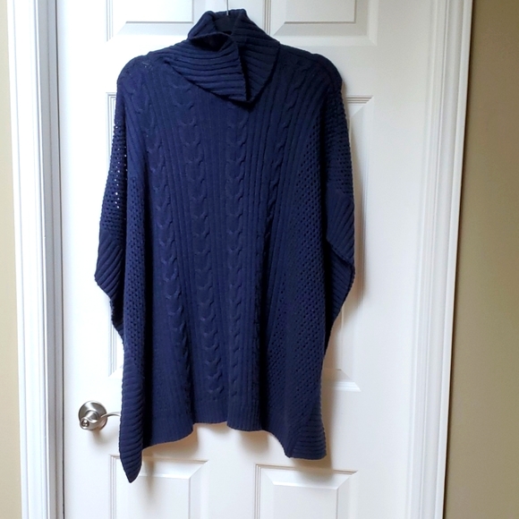 Woman's Poncho - Picture 1 of 3